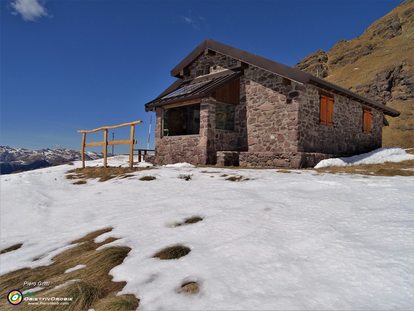 38 Bivacco Tre Pizzi (2050 m).JPG